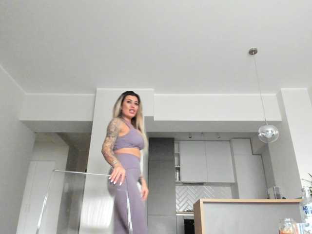 Snímky obrazovky vysielania LaranyaHot