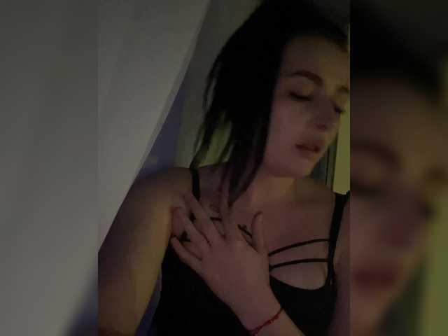 Snímky obrazovky vysielania Laurie-Mindy