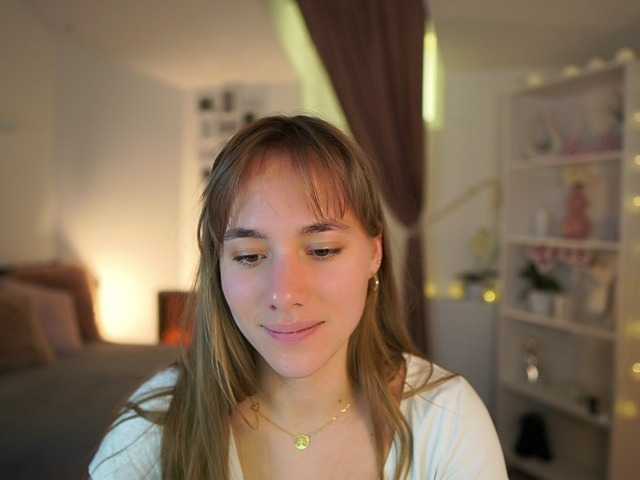 Snímky obrazovky vysielania LeahGotti18