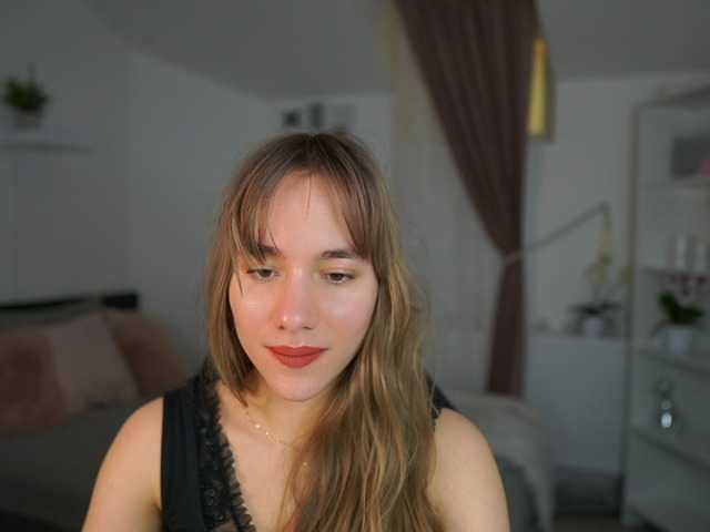 Snímky obrazovky vysielania LeahGotti18