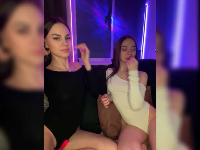 Snímky obrazovky vysielania LekfullKitten