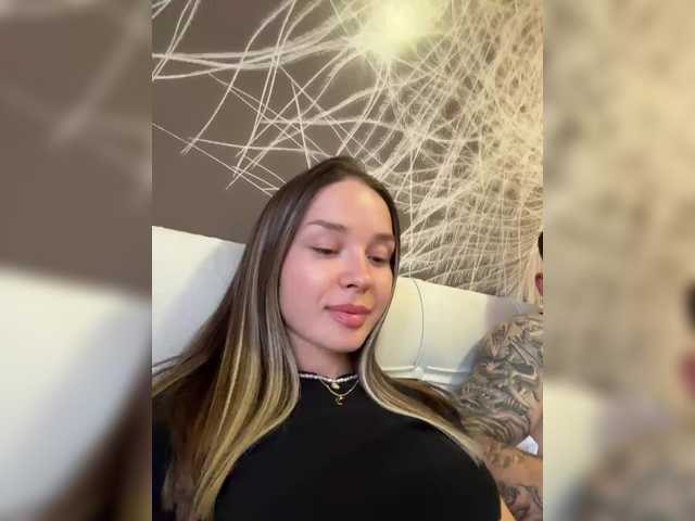 Snímky obrazovky vysielania LekfullKitten