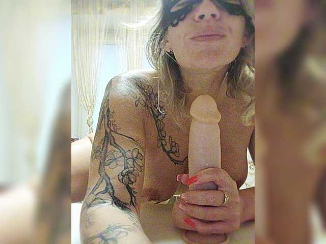 Fotografie Ladybabochka We collect tokens on the show _sex with dildo in pussy in a general chat @total It remains to collect @remain Babochka_i_am insta.