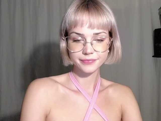 Fotografie lexieSpicy Sweet and yet dang naughty ;) #innocentface #sweet #petite #glasses #fetish #natural #shorthair #domina #teaser #cfmn #joi #cei #cbt #sph #cucktraining