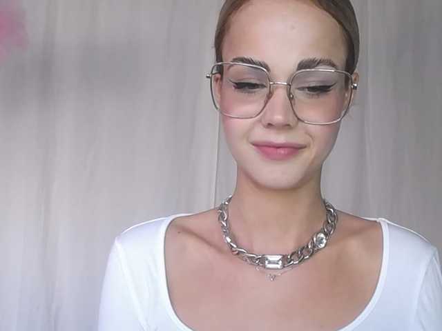 Fotografie lexieSpicy Sweet and yet dang naughty ;) #innocentface #sweet #petite #glasses #fetish #natural #shorthair #domina #teaser #cfmn #joi #cei #cbt #sph #cucktraining