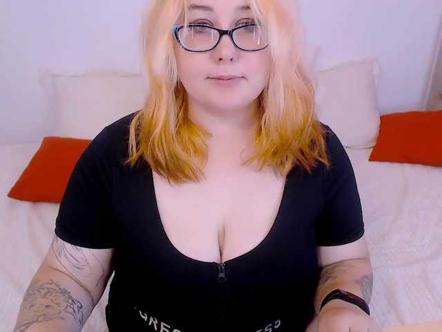 Fotografie LinaMoore Hello, I'm Lina, 100 kg of happiness and softness, in free chat for now show my boobs or ass(45), but no more, but you can always take private) so don't be shy, let's get acquainted) see cameras 25:big54