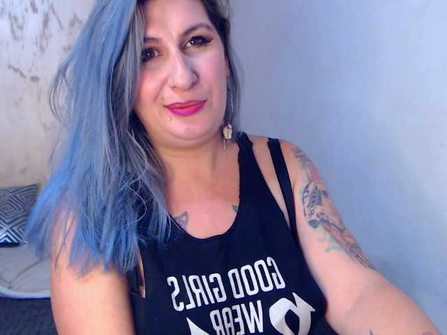 Snímky obrazovky vysielania LilithGreen