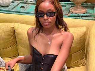 Erotický videohovor Lillie-03