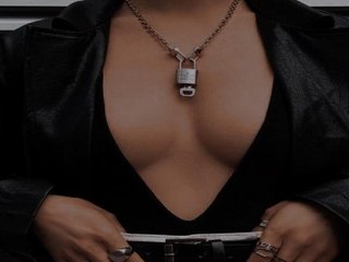 Erotický videorozhovor LilyMoor