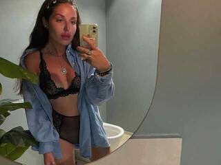 Erotický videohovor LisaAlbarn