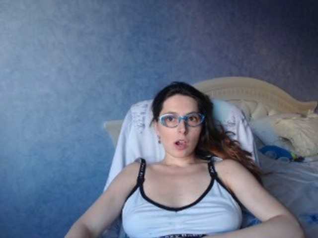 Fotografie LisaSweet23 hi boys welcome to my room to chat and for hot body to see naked in private))