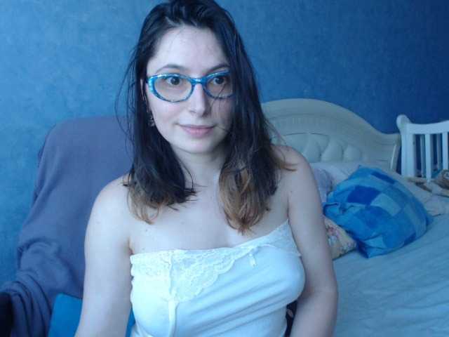 Fotografie LisaSweet23 hi boys welcome to my room to chat and for hot body to see naked in private))
