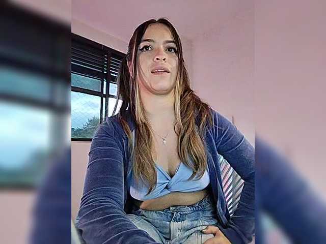 Snímky obrazovky vysielania littleDanni