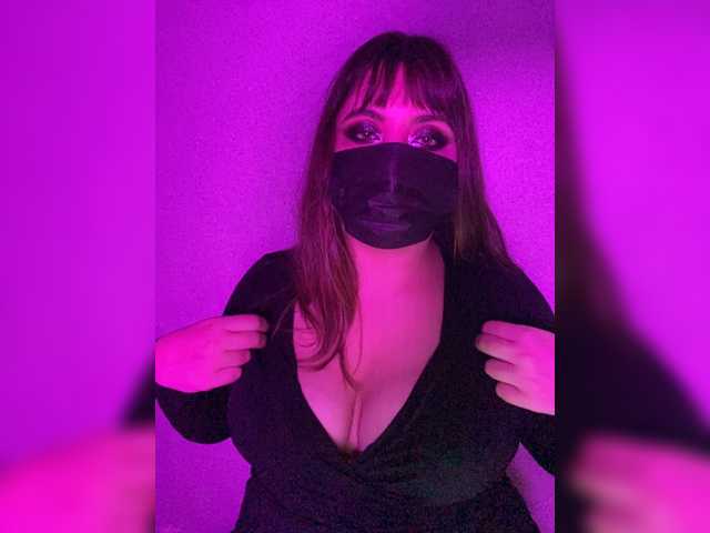 Snímky obrazovky vysielania lizzyMeoww