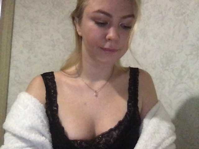 Snímky obrazovky vysielania LoraQueen