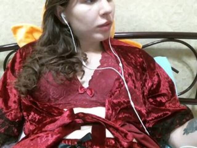 Snímky obrazovky vysielania _lovekuni0_