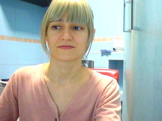 Snímky obrazovky vysielania LovelyBlond