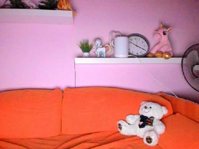 Snímky obrazovky vysielania LoveMeLuvMe
