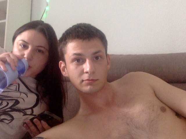 Snímky obrazovky vysielania MakeUsCome