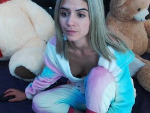 Snímky obrazovky vysielania lucycelest