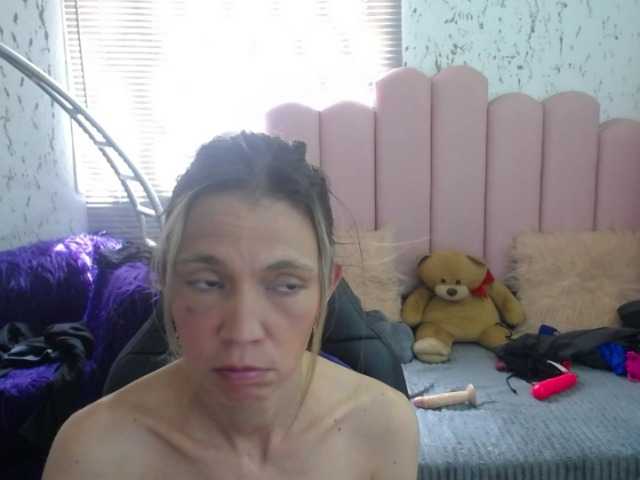 Snímky obrazovky vysielania lucysex--