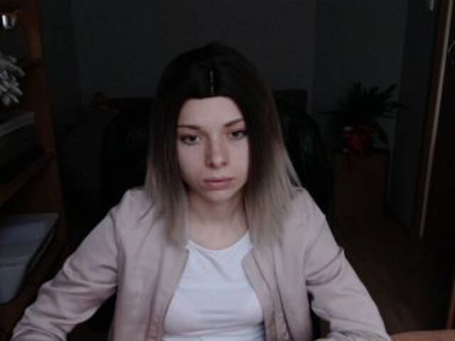 Snímky obrazovky vysielania LucySmith