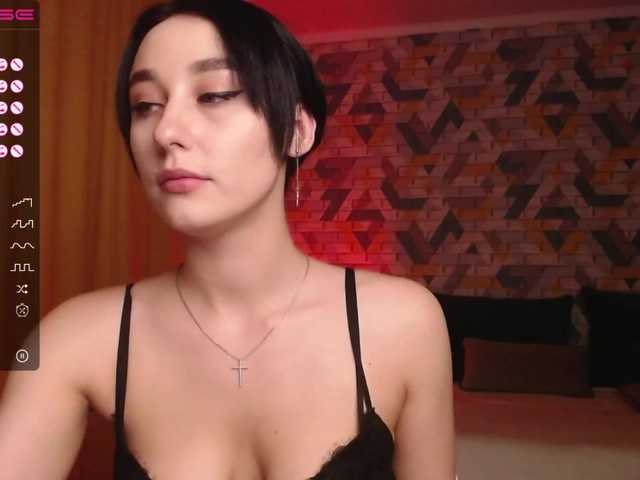 Snímky obrazovky vysielania LuxxurydiamonD