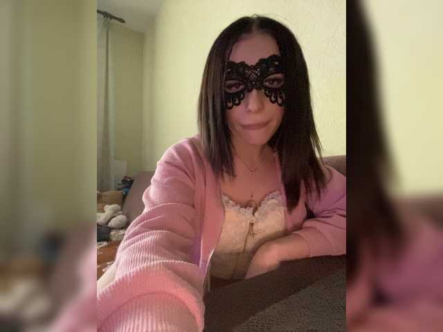 Fotografie TwE_cherries topic: Hello there) For tokens in private messages, I can only say thank you, tokens only in the general chat) Lovens lvl: 2, 10, 30, 60, 100, 200, 300, 555 ) I do not remove the mask even in private, only beautiful eyes)