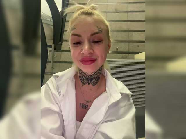 Snímky obrazovky vysielania Lil_Lu