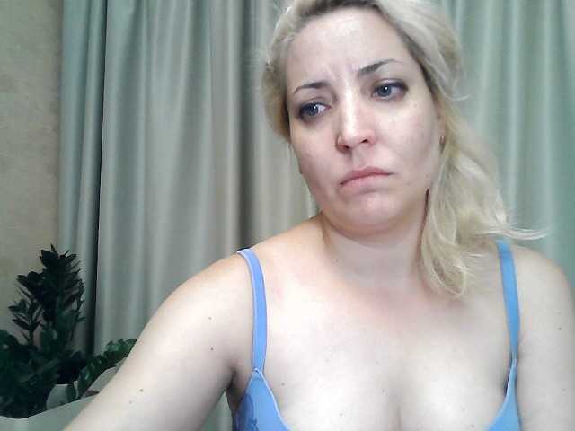 Fotografie mariska-kiska look at camera 25, show nipple 20, show breast 40, open pussy 50, open ass 70, undress and show my holes 100 tokens