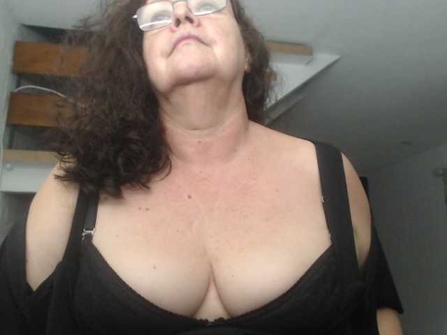 Fotografie maturekarime Mature woman hairy and bbw,: tits 30, pussy 35, ass 25, all naked 100, masturbate and cum 120