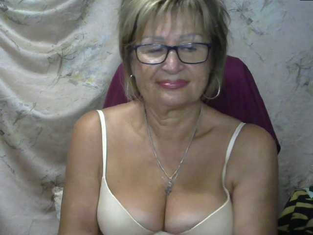 Fotografie MatureLissa Who wants to see mature pussy ? pls for @total English and German