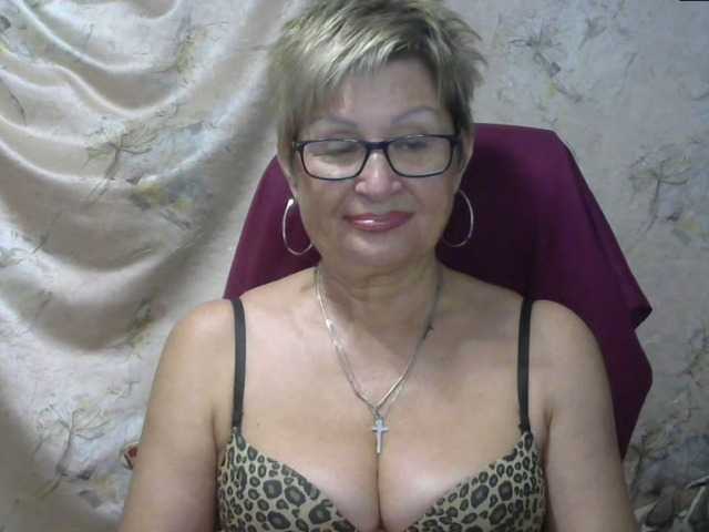 Fotografie MatureLissa Who wants to see mature pussy ? pls for @total English and German