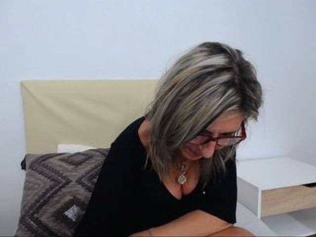 Snímky obrazovky vysielania MatureMerryxx