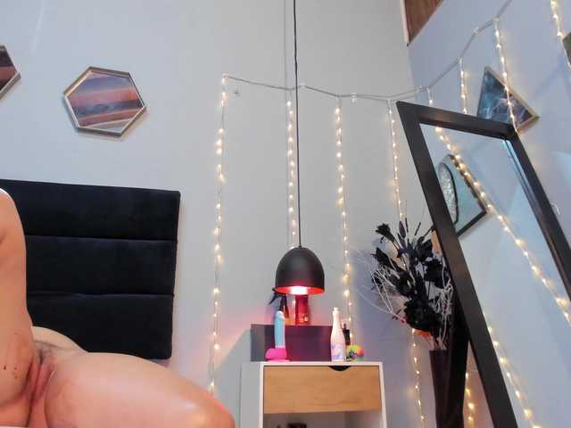 Snímky obrazovky vysielania Megan-zc