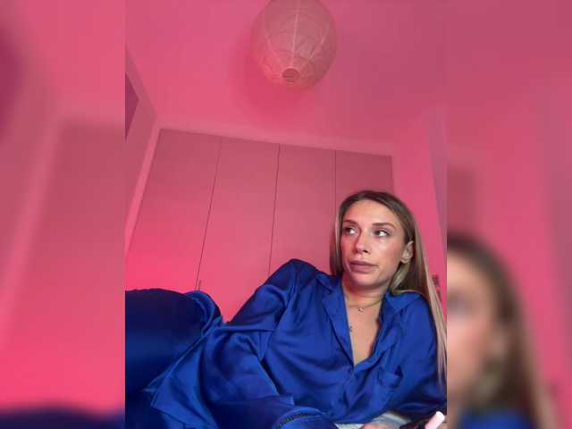 Snímky obrazovky vysielania MerryBaby