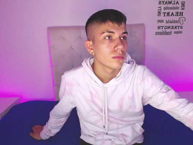 Snímky obrazovky vysielania mia-naughty63