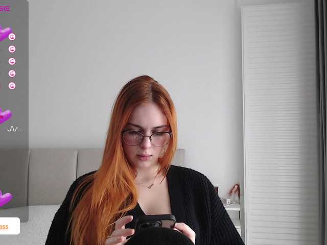 Fotografie MiaRed Hi! PVT ON! Tease me with 22446688100!Make me cum with 8001000