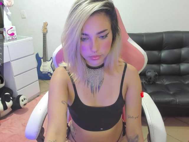 Fotografie MichelleLarso Hi! Welcome to Michellelarsson_'s room. Can you help me relax? :р ♥ Butt plug and vibro sh➊w! ♥ Lush on! ♥ Multi-Goal : #cum #smalltits #squirt #lovense #anal #cum
