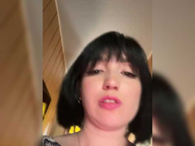 Snímky obrazovky vysielania MidnightEva