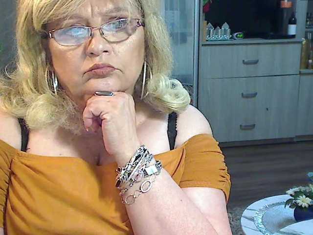 Fotografie MilfKarla Hi boys, looking for a hot MILF on a wheelchair..?if you want to make me happy, come to me;)