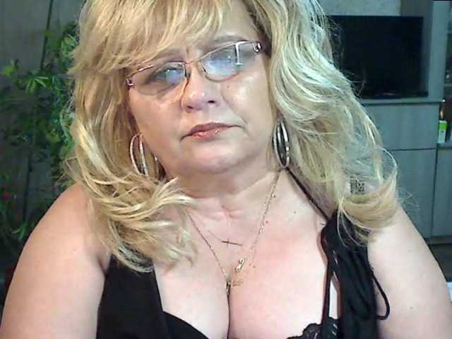 Fotografie MilfKarla Hi boys, looking for a hot MILF on a wheelchair..? if you want to make me happy, come to me;)