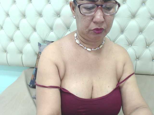 Fotografie MilfPleasure1 50 tits .. 100 open pussy im flexible .. 65 anal ... 200 naked and play with toy