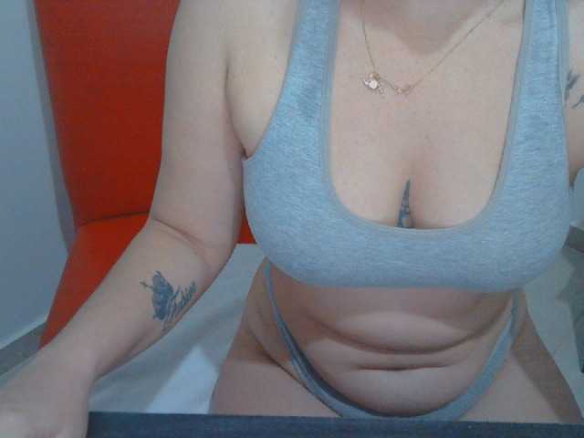 Snímky obrazovky vysielania mimisexxxa