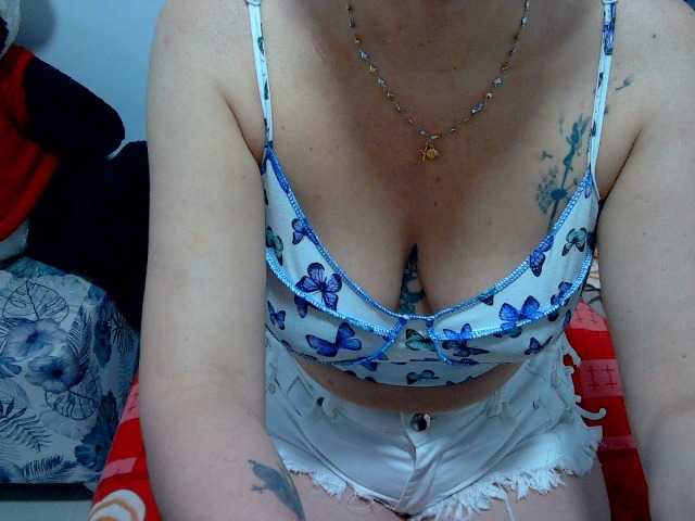 Snímky obrazovky vysielania mimisexxxa