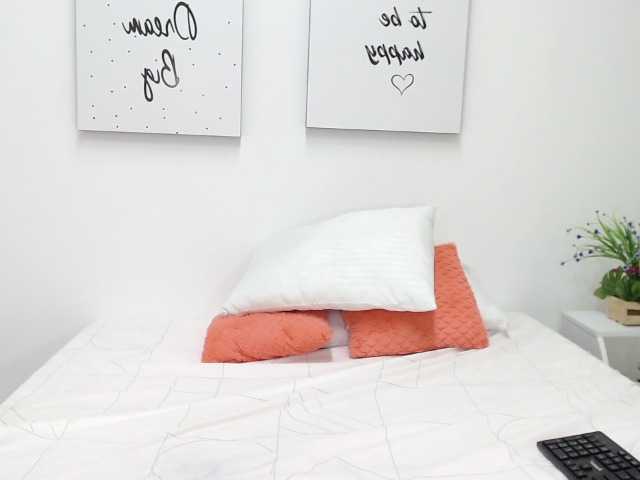 Snímky obrazovky vysielania MishellCopper