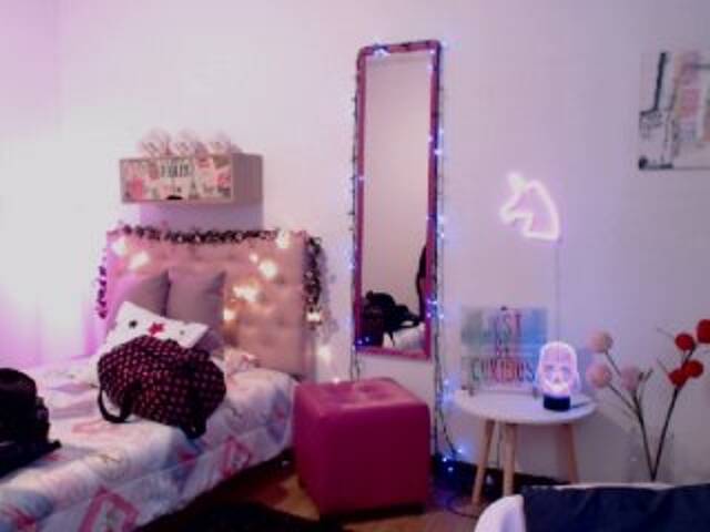 Snímky obrazovky vysielania Miss-Bonnie