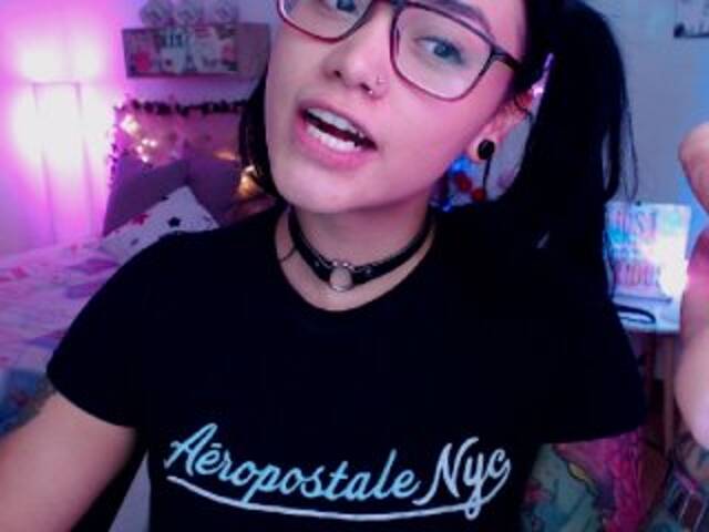 Snímky obrazovky vysielania Miss-Bonnie