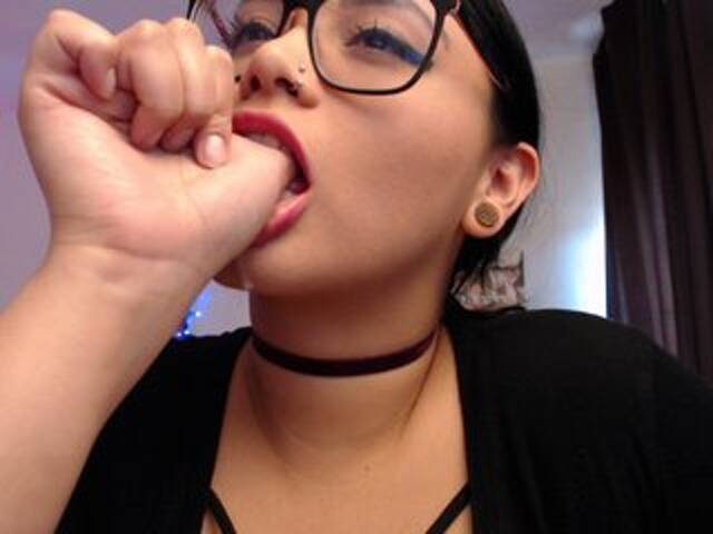 Snímky obrazovky vysielania Miss-Bonnie