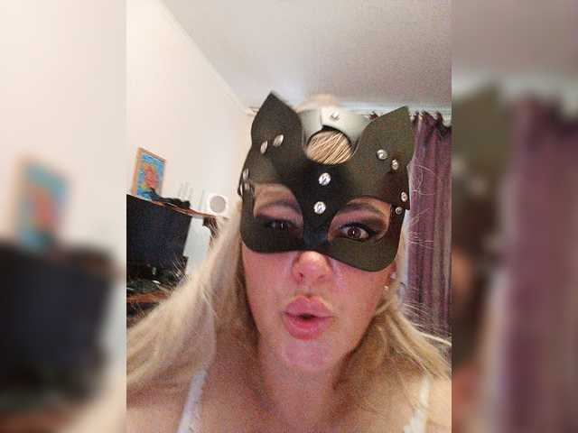 Snímky obrazovky vysielania Miss_Kiss_Kiss